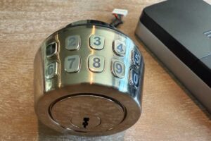Avia Smart Deadbolt+ 评测：回到 HomeKit