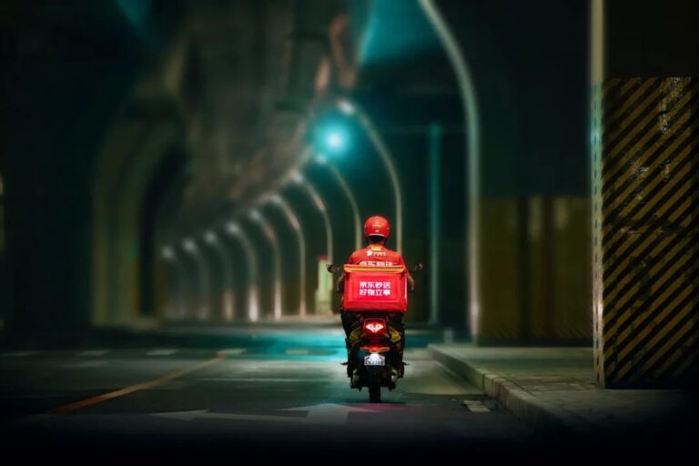京东：千余对快递员与全职骑手亲属搭档上岗