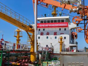 中国石油首单国产超低硫重质船燃在上海洋山港加注成功