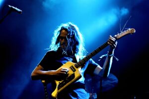 King Gizzard 和蜥蜴巫师与 Deerhoof 和 Xiu Xiu 一起在 Daniel Ek 的军事人工智能投资后从 Spotify 下架音乐