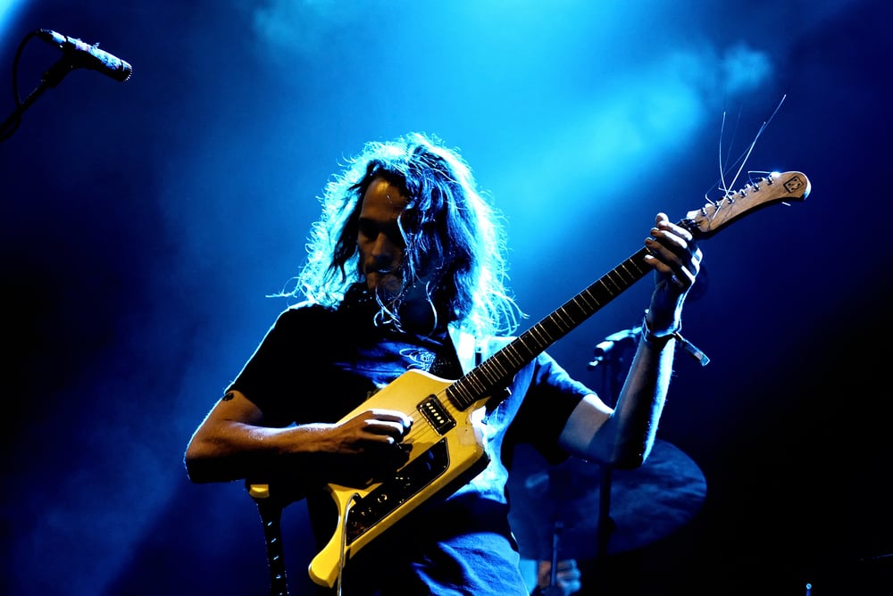 King Gizzard 和蜥蜴巫师与 Deerhoof 和 Xiu Xiu 一起在 Daniel Ek 的军事人工智能投资后从 Spotify 下架音乐