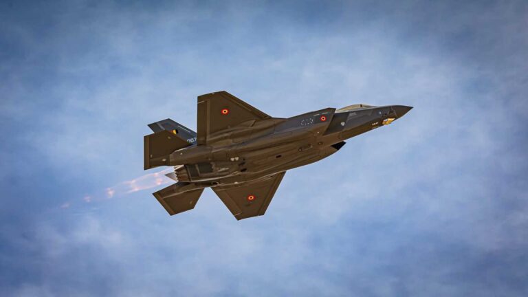 比利时首批F-35飞行员在美国完成培训 将执行新任务