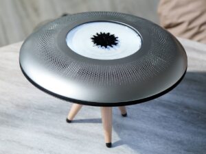 UFaudiO 通过铁磁流体驱动的声音雕塑将音乐转化为动感