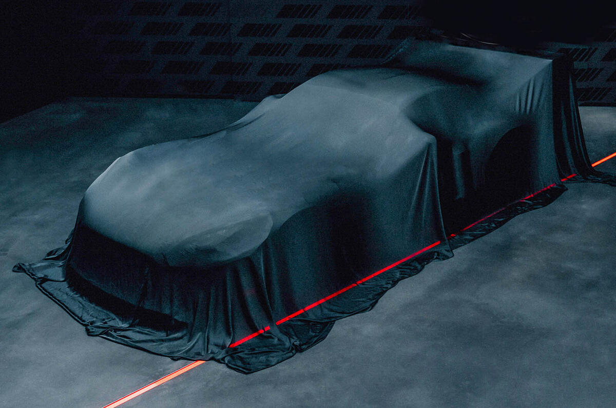 AMG 新超跑预热：V8 引擎挑战保时捷 911 GT3 RS