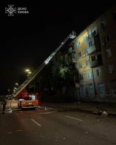 在基辅，俄军的袭击造成包括一对母子在内的五人受伤。