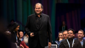 马克·贝尼奥夫 （Marc Benioff） 不相信 AI 失业的威胁