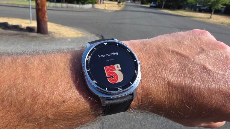 我用三星的 Galaxy Watch 8 Classic 跑步，它既让我谦卑又激励我