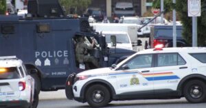 警方称，男子在不列颠哥伦比亚省兰利市对峙期间向加拿大皇家骑警无人机开枪