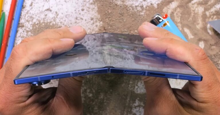 观看 Galaxy Z Fold 7 在这次残酷的弯曲测试中做出惊人的事情