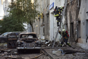 俄罗斯远程无人机、巡航导弹和炸弹袭击在乌克兰各地造成至少 6 人死亡