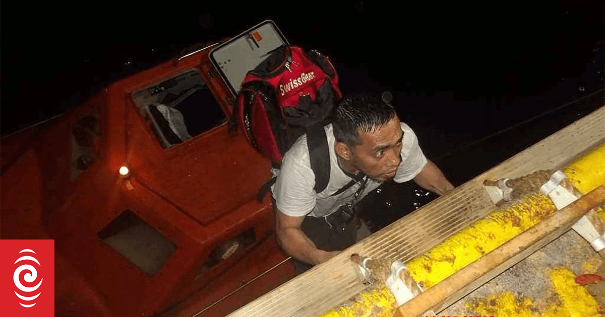 希腊船只在红海遭到袭击，两名船员死亡，至少两人受伤