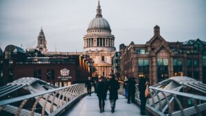 我让 AI 计划在伦敦度过完美的一天——以下是它的正确和滑稽的错误