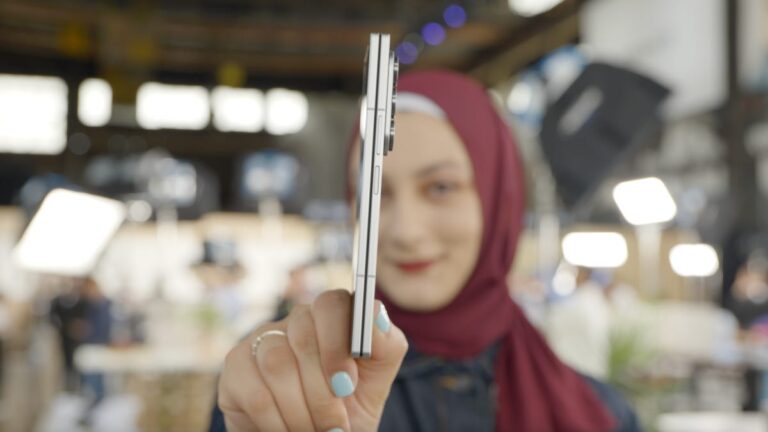 我终于拿到了一款感觉不像两部堆叠手机的可折叠设备：Galaxy Z Fold 7