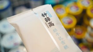 钟薛高被申请破产 冻结股权超四千万