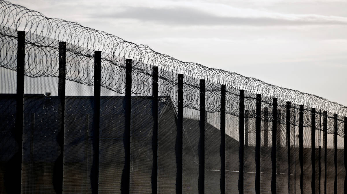 监督机构警告称，监狱在“压倒性”的毒品走私水平中苦苦挣扎