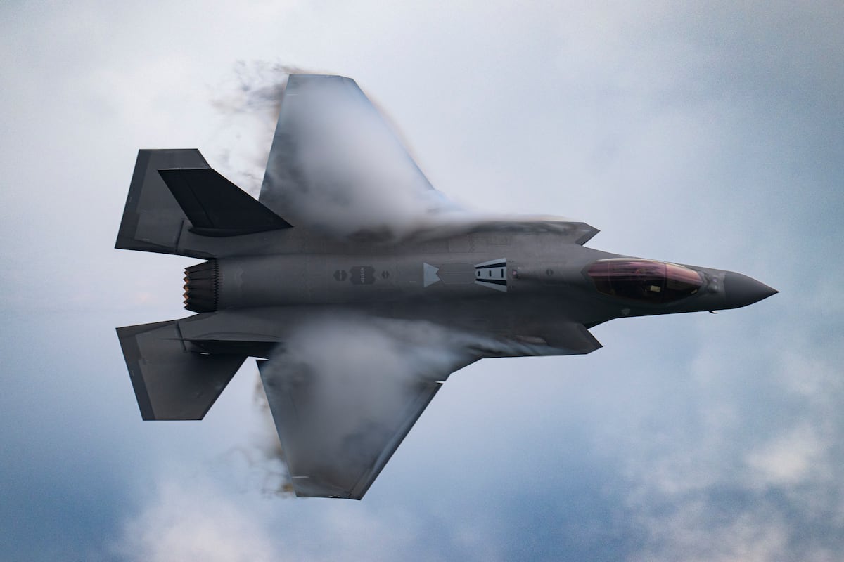 前空军首长对 F-35、E-7 削减计划发出警报