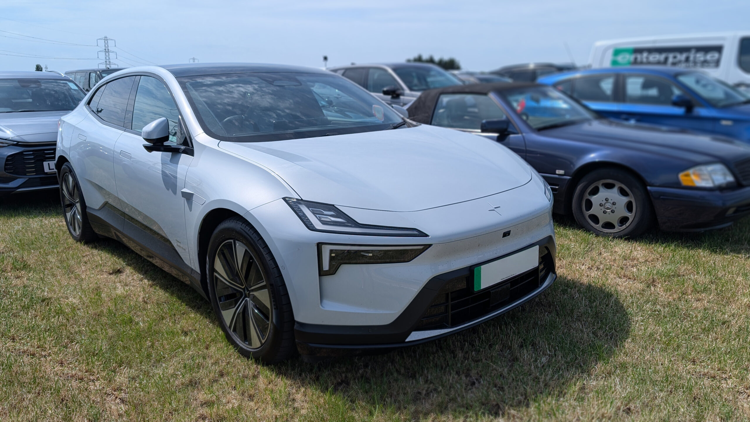 我开着 Polestar 4 去格拉斯顿伯里音乐节，比汽油便宜得多