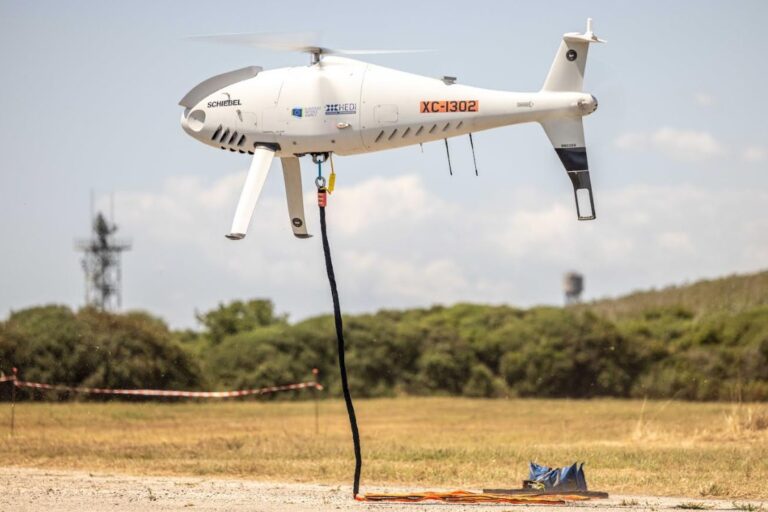 Camcopter S-100 无人机系统展示了跨域物流能力