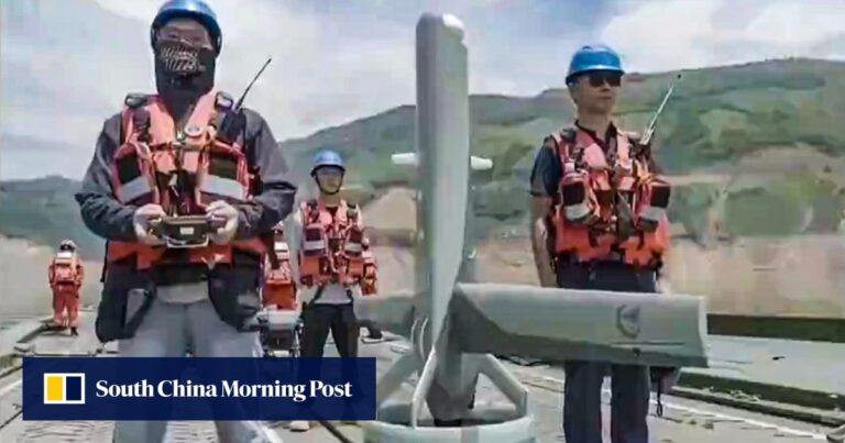 中国推出新型无人机，像火箭一样在尾部起飞和降落