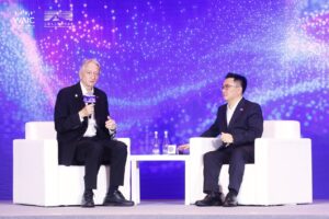 “AI教父”辛顿：多模态聊天机器人具“意识” 各国应共享让AI“善良”技术