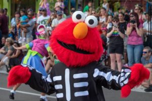 有人劫持了 Elmo 的 X 帐户以发布反犹咆哮