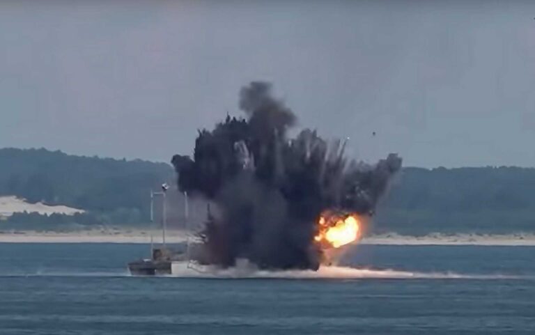 警报：俄罗斯扩大使用海军无人机和神风敢死队艇从乌克兰冲突中吸取教训