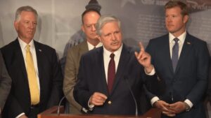 参议员 Hoeven 将通过观看首次无人军用货运飞行来纪念北达科他州的里程碑