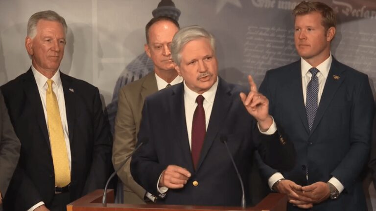 参议员 Hoeven 将通过观看首次无人军用货运飞行来纪念北达科他州的里程碑