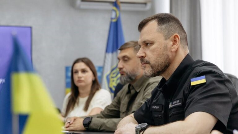 美国驻乌克兰大使馆武官 Klymenko 讨论加强针对俄罗斯无人机的对策