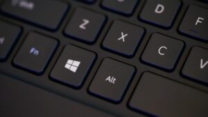 讨厌 Windows 11？以下是如何使其更像 Windows 10 工作