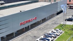 豪车税上调 晚一天多花10万