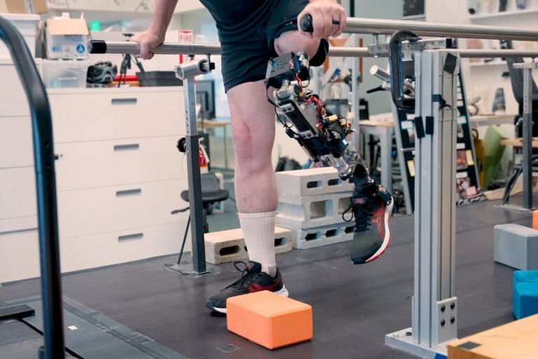 截肢者说 Advanced Bionic Leg 感觉更像是他们身体的一部分