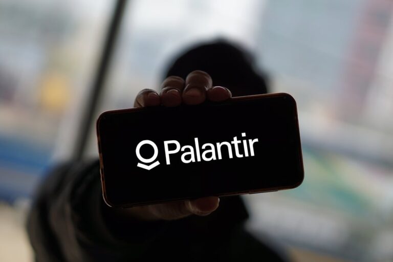 分析师 Palantir 是特朗普支持的 AI 激增的“下一个预言机”
