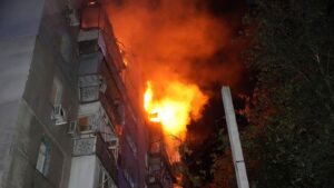 俄罗斯连夜用 300 多架无人机和导弹袭击乌克兰