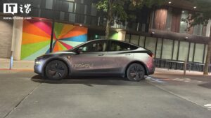 特斯拉 Robotaxi 登陆加州，官方称安全员需坐驾驶位