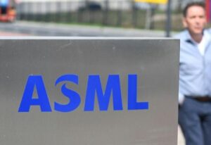 荷兰科技巨头 ASML 利润上升，但对 2026 年发出警告