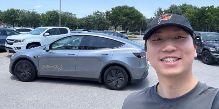 BI 乘坐 Tesla Robotaxis 共 5 次。他们令人印象深刻——但也有一些颠簸。