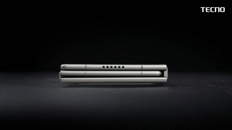 传音Tecno发布三折叠手机：折叠厚度11.49mm，展开仅3.49mm
