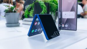 你会翻转哪个可折叠设备？比较三星的 Galaxy Z Flip 7 和 Z Flip 7 FE