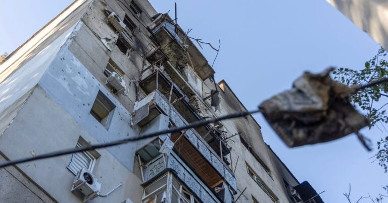 俄罗斯对乌克兰城市发动大规模无人机袭击