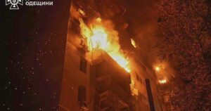 俄罗斯用 300 架无人机轰炸乌克兰，在敖德萨造成 1 人死亡