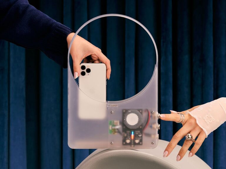 如果您的手提包也是 Hi-Fi 无线扬声器怎么办？