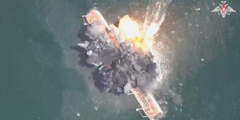 俄罗斯正在用爆炸的海军无人机击沉假船只。这次训练可能不是为了与乌克兰的战争。