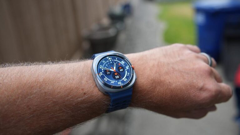我购买了三星的 Galaxy Watch Ultra 2025，但我更推荐这款型号