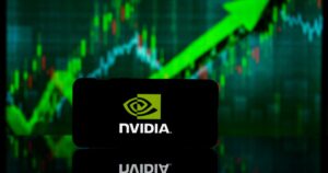 英伟达在 AI 引领的科技股反弹中短暂突破 4 万亿美元市值