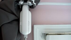 SwitchBot 的 Curtain 3 机器人让我觉得自己像皇室成员，而且可享受 30% 的折扣