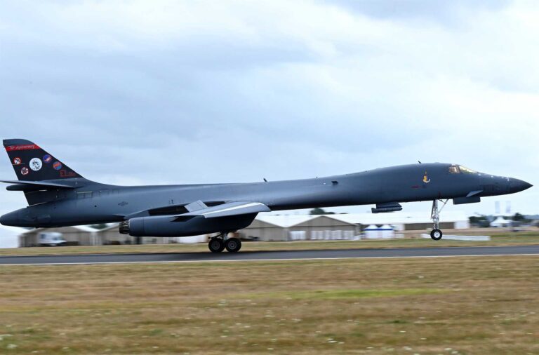 2025 RIAT：美军B-1B轰炸机罕见现身欧洲