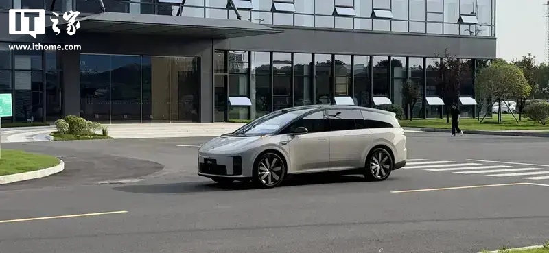 理想首款纯电SUV i8主驾后添小桌板 再次“打脸”李想