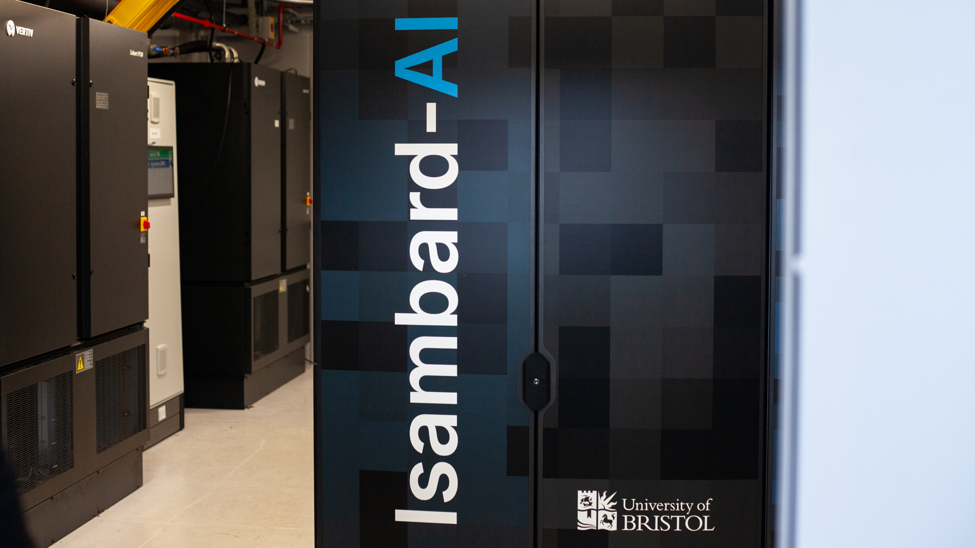 Isambard-AI 内部：英国最强大的超级计算机