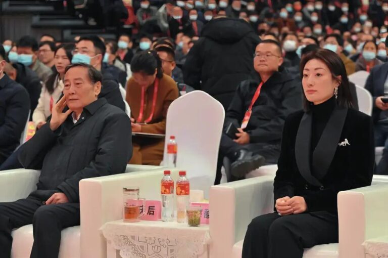 宗馥莉身处风暴中心 无路可退